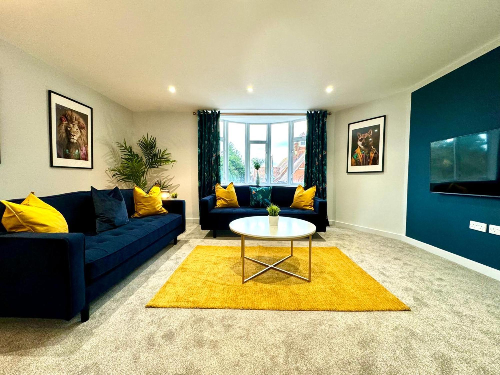 Amazing Large 3 Bedroom Apartment - Sleeps 8! Bournemouth Dış mekan fotoğraf