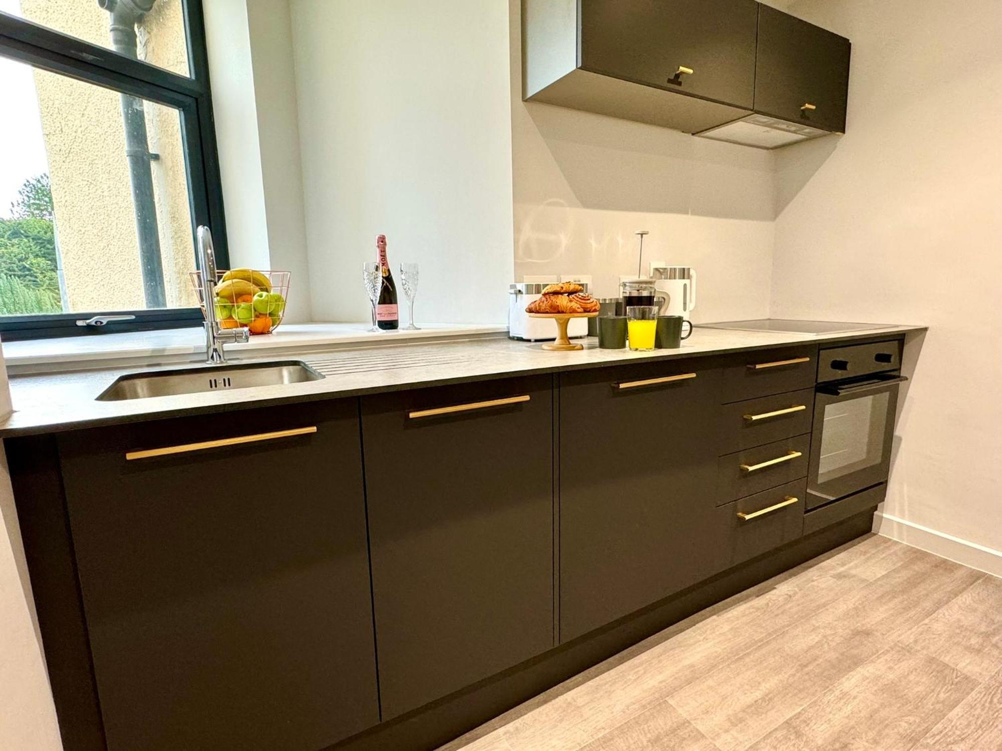 Amazing Large 3 Bedroom Apartment - Sleeps 8! Bournemouth Dış mekan fotoğraf