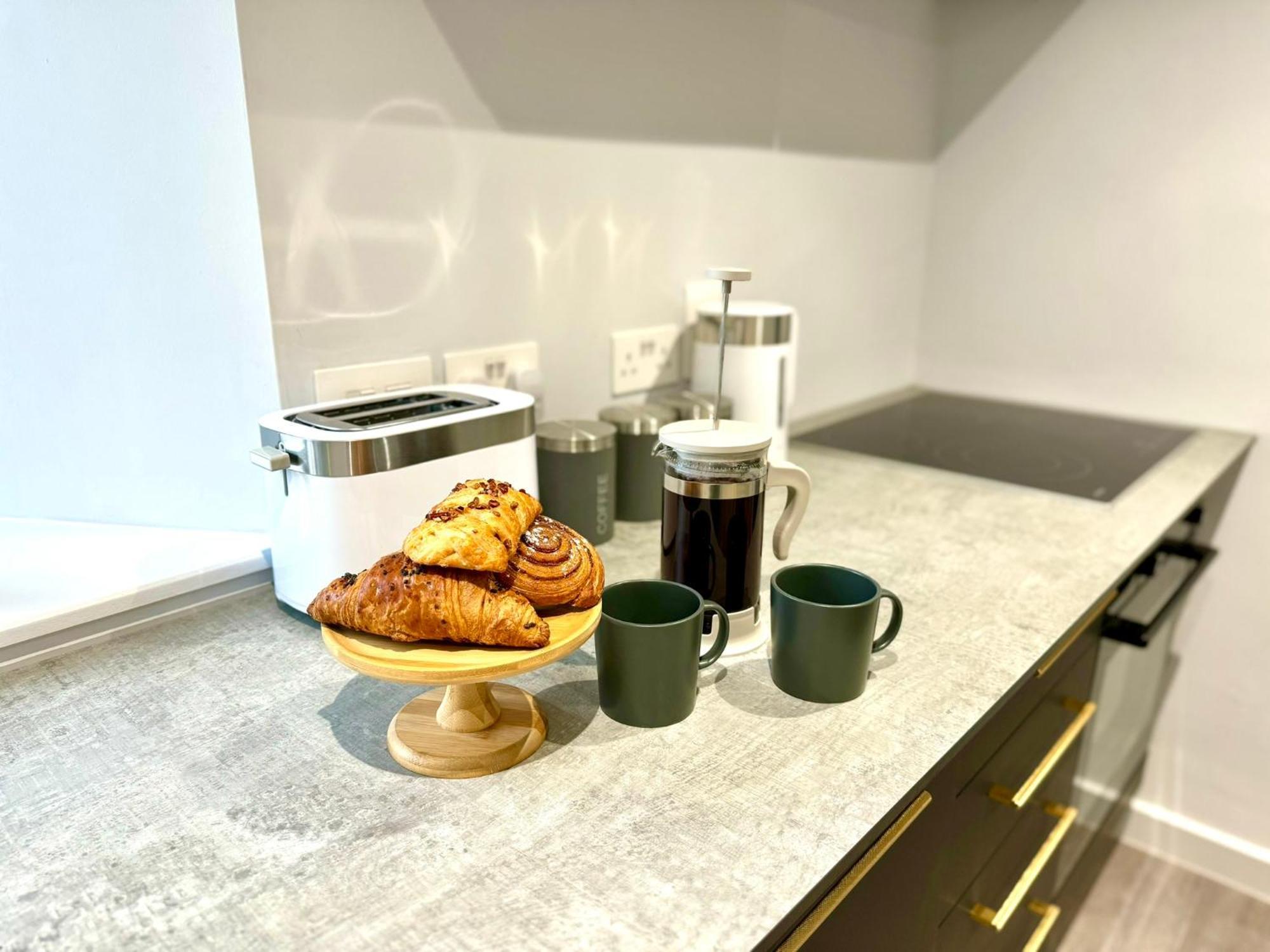 Amazing Large 3 Bedroom Apartment - Sleeps 8! Bournemouth Dış mekan fotoğraf
