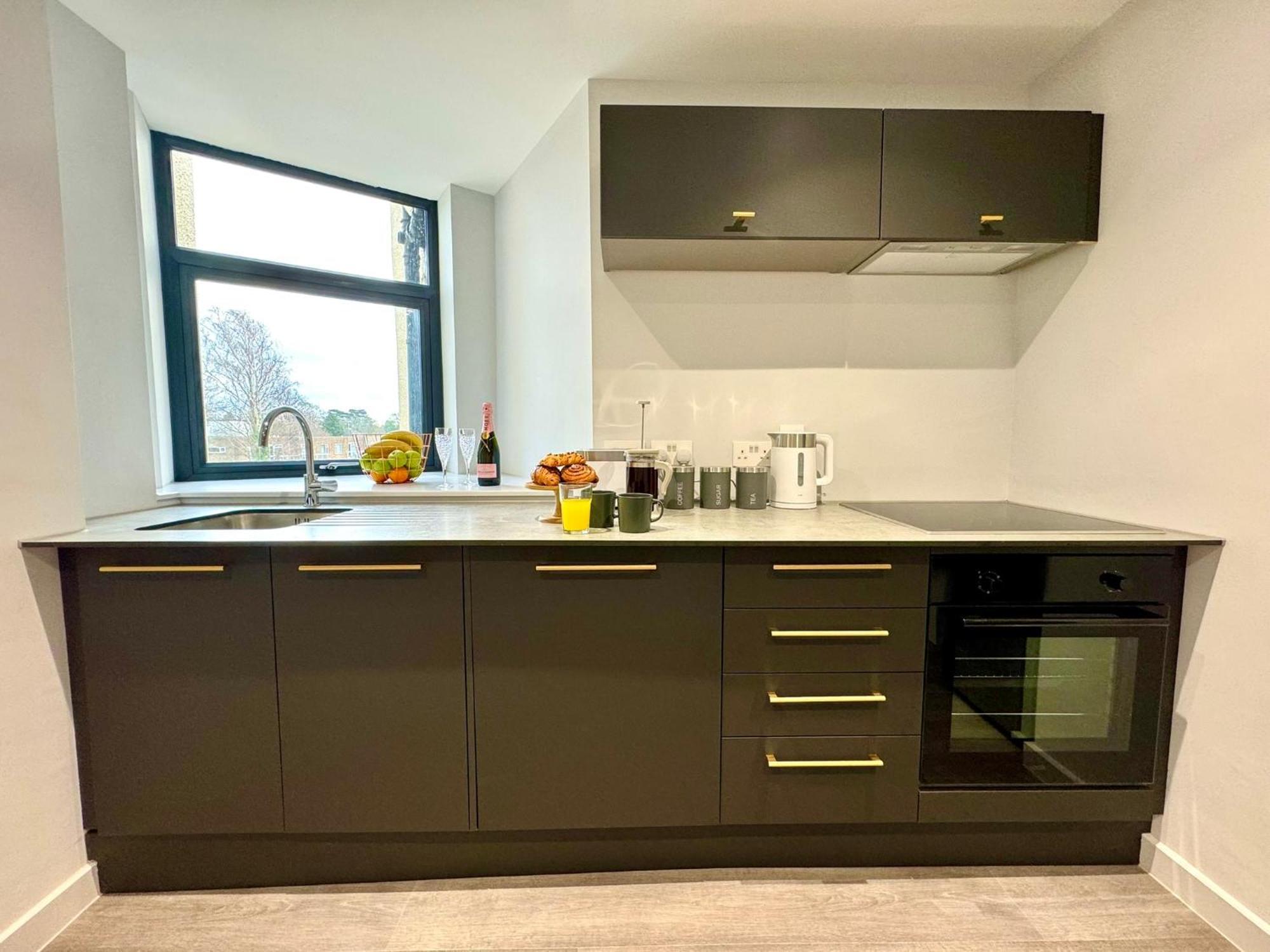 Amazing Large 3 Bedroom Apartment - Sleeps 8! Bournemouth Dış mekan fotoğraf