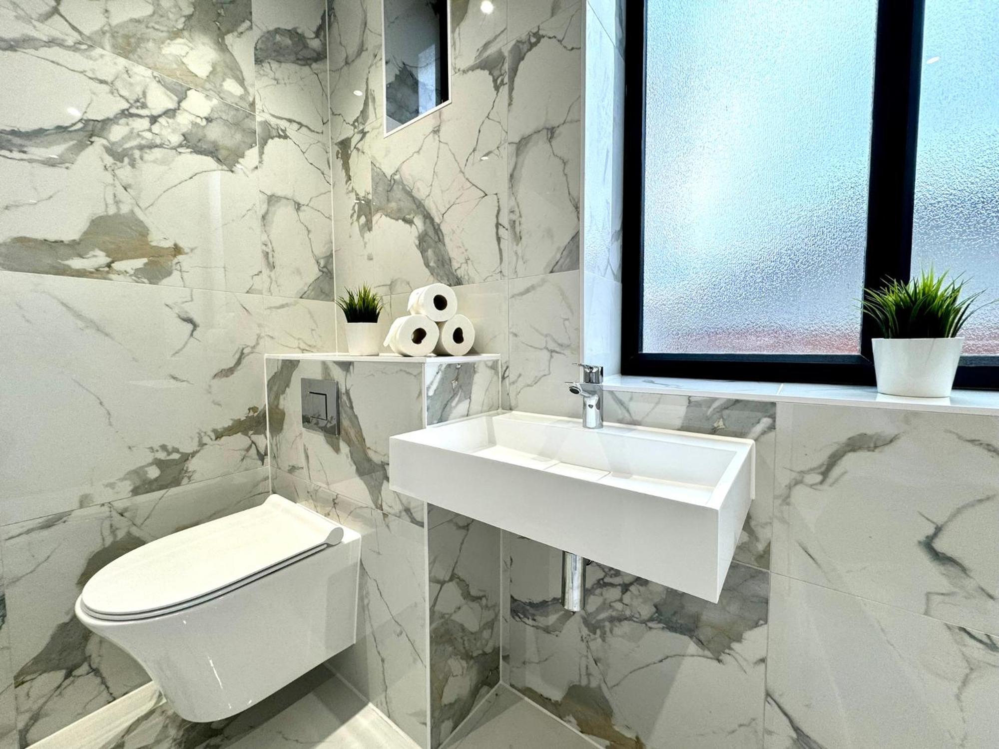 Amazing Large 3 Bedroom Apartment - Sleeps 8! Bournemouth Dış mekan fotoğraf