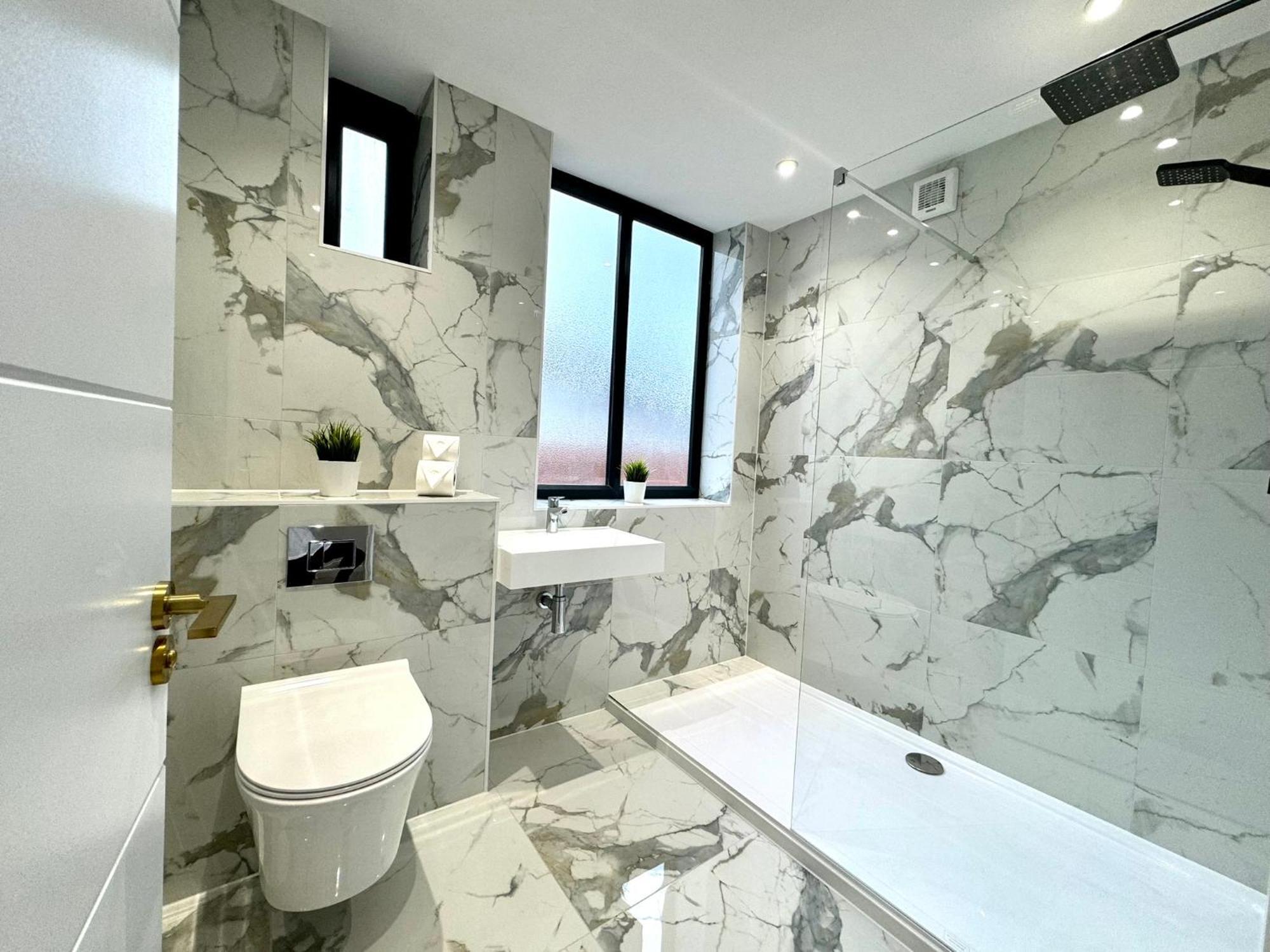 Amazing Large 3 Bedroom Apartment - Sleeps 8! Bournemouth Dış mekan fotoğraf